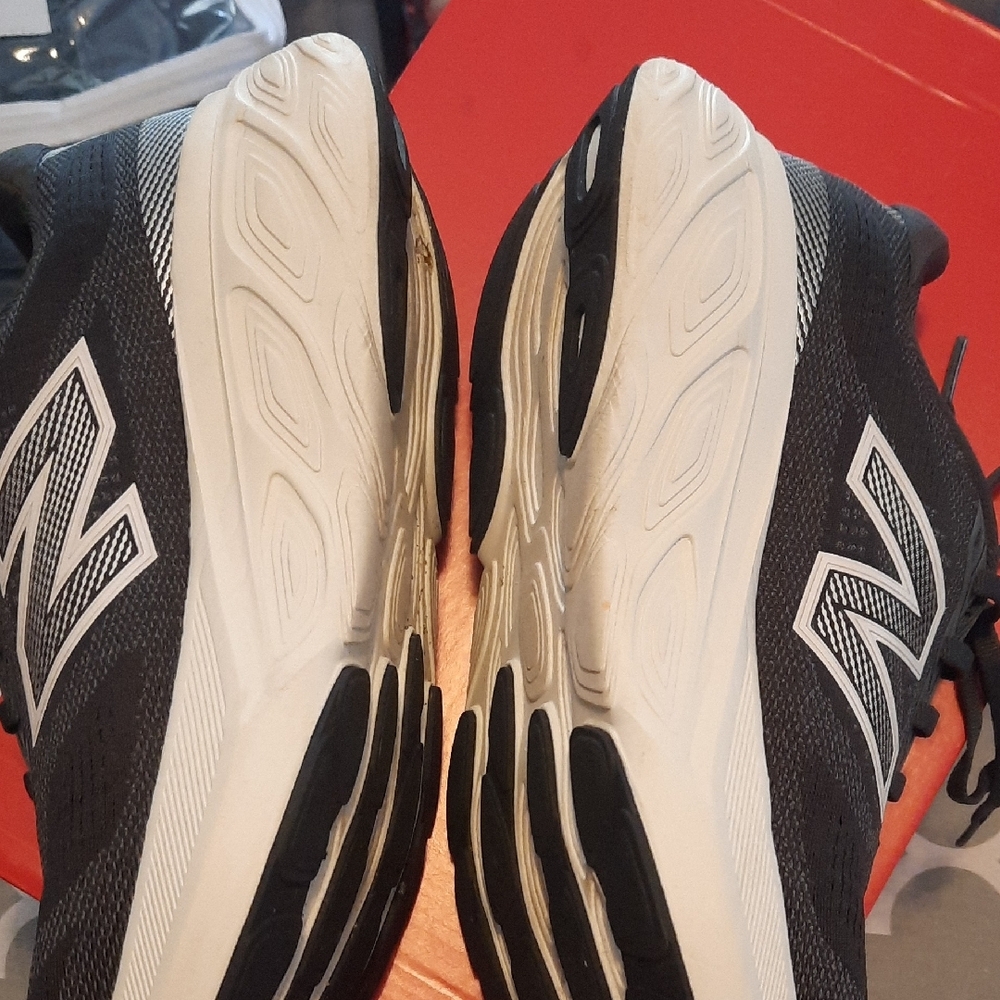 New Balance Black and White Athletic Shoes with Retro Silhouette - Picture 3 of 8